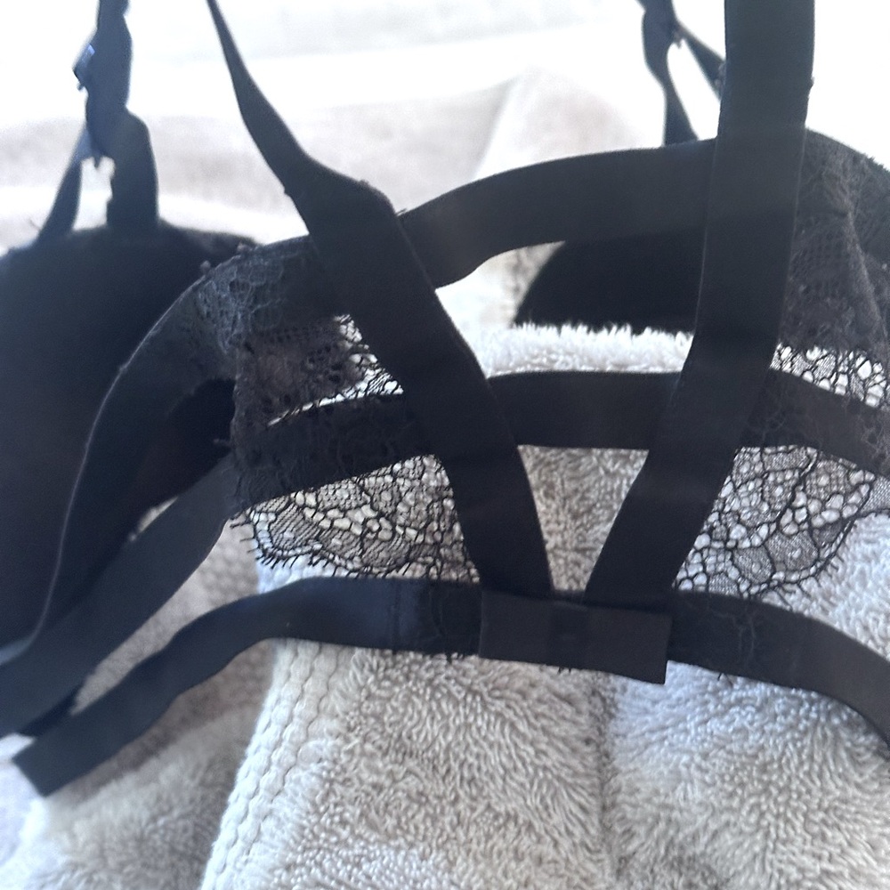 NWOT Victoria’s Secret black bra 36C push pad